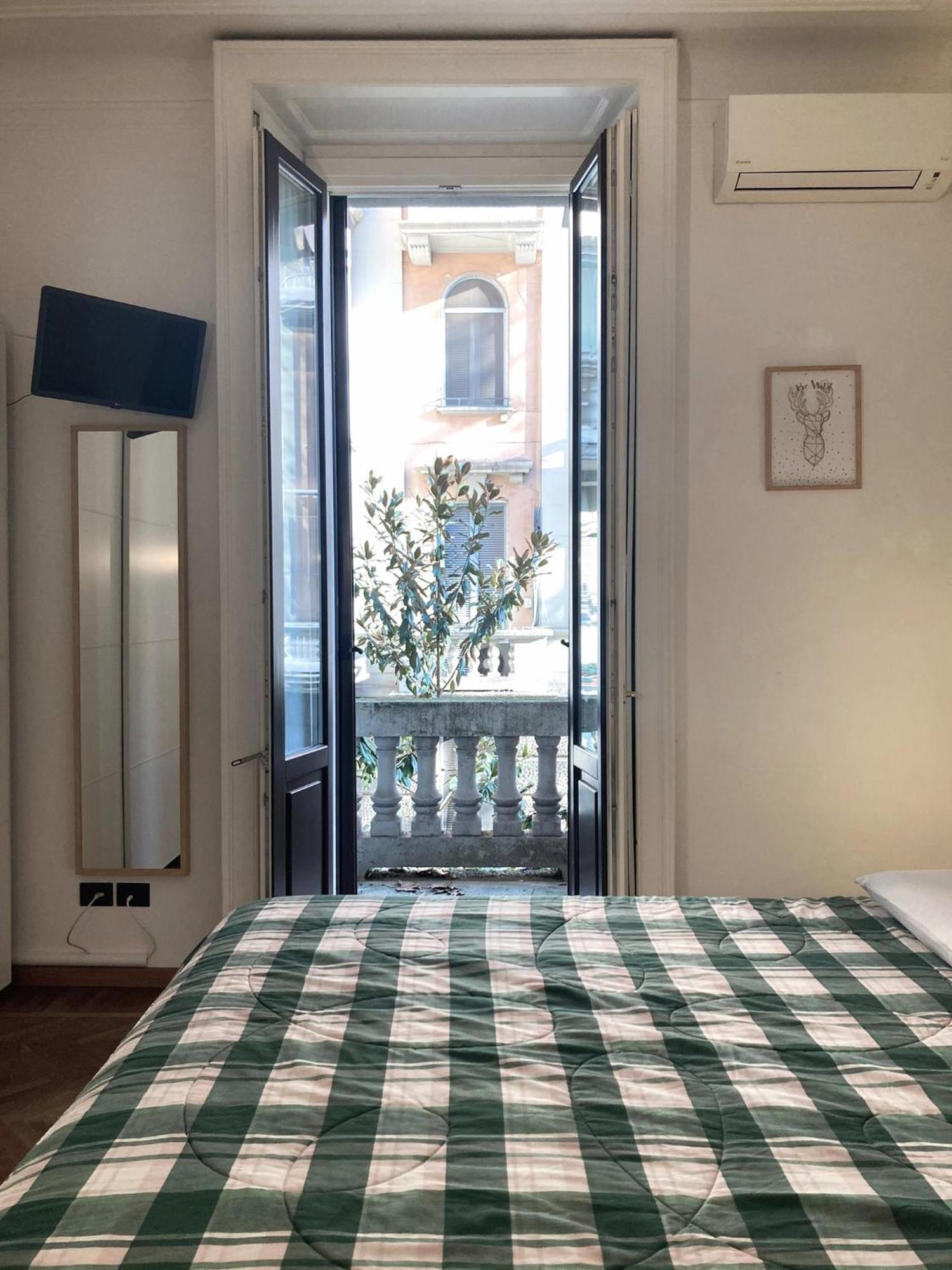 Monviso 35 , Cozy Apartment Милано Екстериор снимка