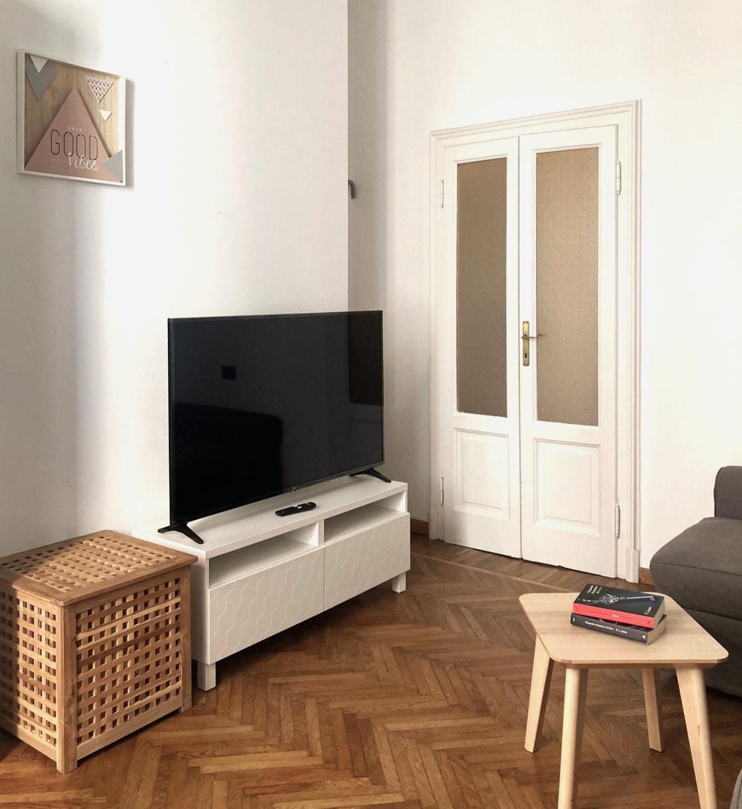 Monviso 35 , Cozy Apartment Милано Екстериор снимка