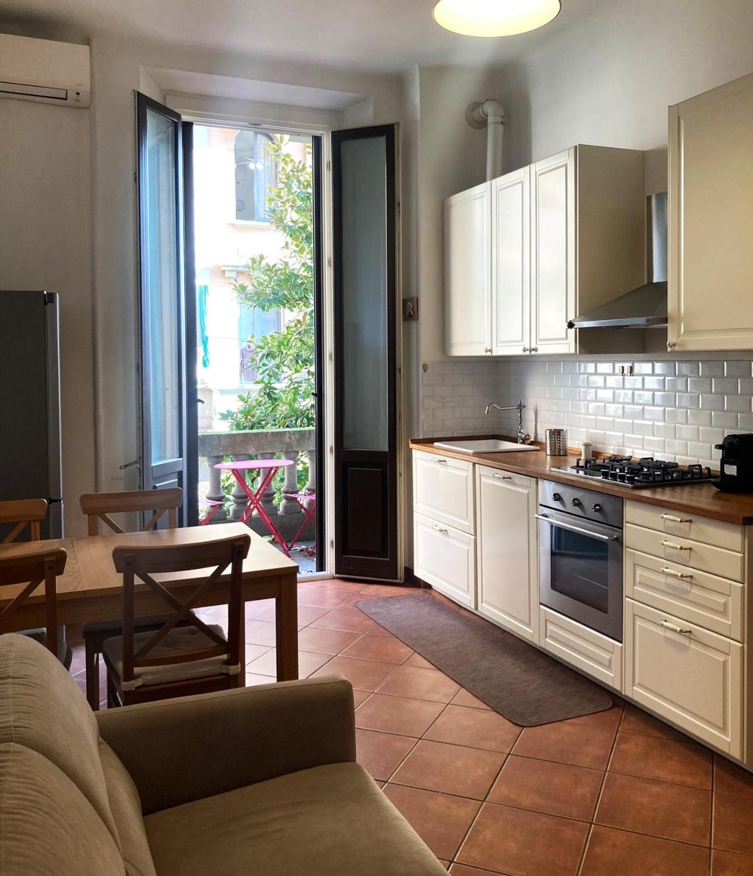 Monviso 35 , Cozy Apartment Милано Екстериор снимка